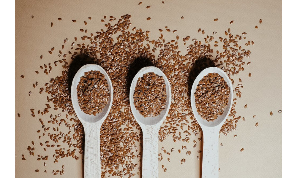 Jak spożywać siemię lniane? Poznaj właściwości, zastosowanie i przepisy